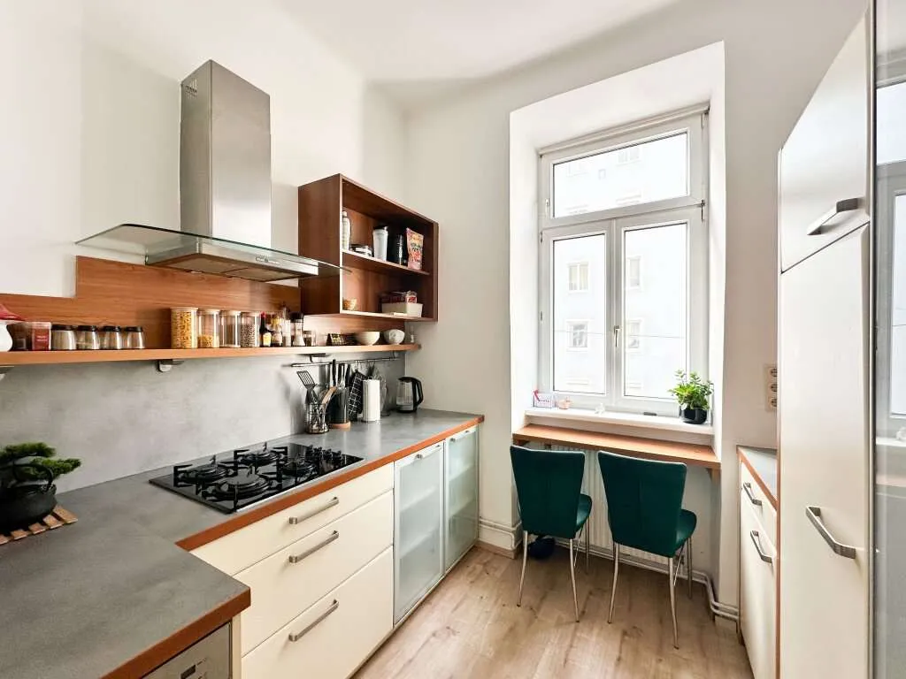 CHARMANTE ALTBAUWOHNUNG - 2 ZIMMER AUF 61 m² NAHE U1 – pohled 2