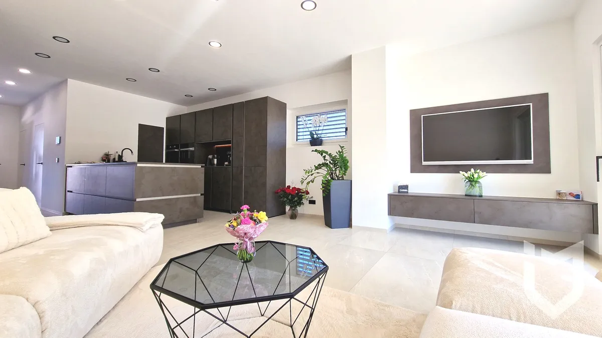 + ALL INKLUSIVE + LUXURIÖSE DHH MIT RANDLAGE INKL. POOL UND EXKLUSIVER EINRICHTUNG ! – pohled 3