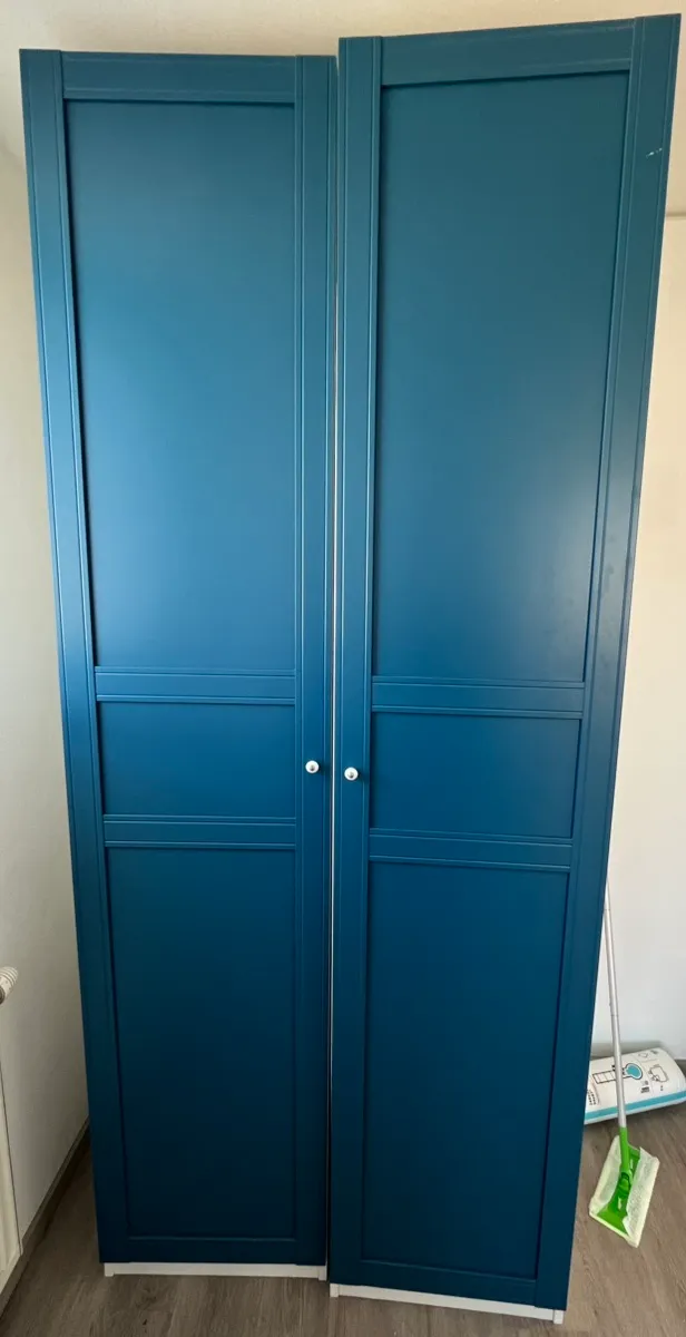 1x IKEA PAX Tür blau (50x229 cm) inkl. Knopf, € 20,- (8041 Liebenau)
