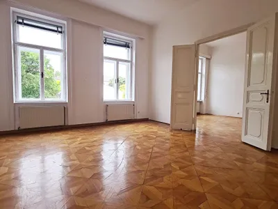 BACHERPLATZ, 187 m2 Stilaltbau, 4 Zimmer, Küche, Wannenbad, Parketten, WG-geeignet, 1. Stock ohne Lift