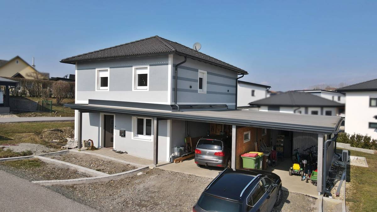 Modernes Niedrigenergiehaus in ruhiger Siedlungslage von Fürstenfeld. Durchdachte Raumaufteilung, großzügiger Garten und viel Platz! – pohled 2