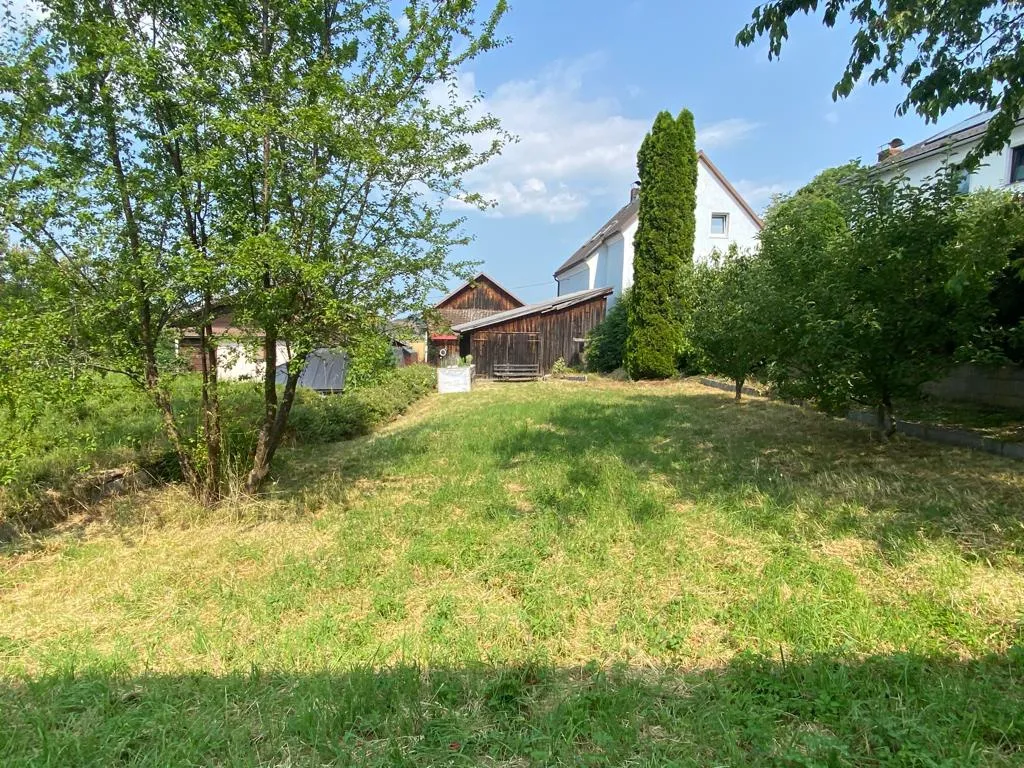 Garage + Gartenfläche