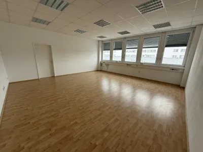 1-Zimmer-Gewerbeimmobilie mieten in Baden – 40 m², € 453 – Bild 5 von 5