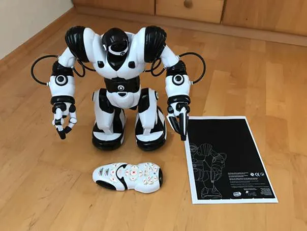 Wow Wee 8081 - Robosapien