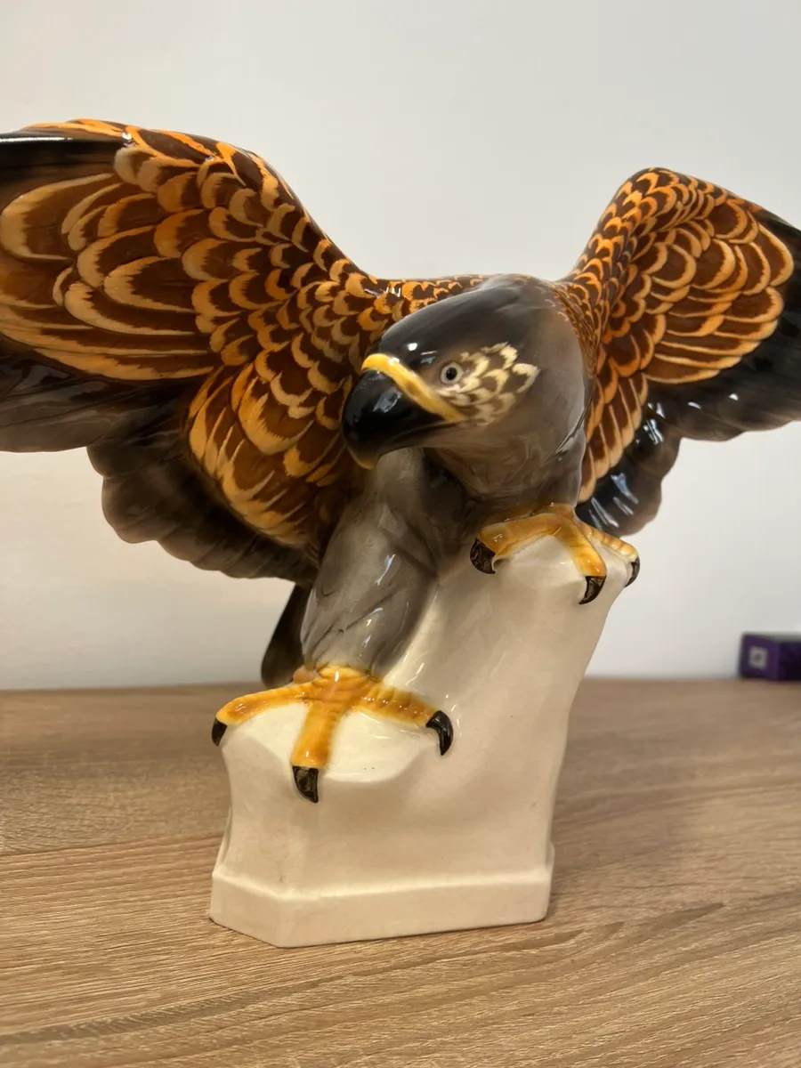 Sitzendorfer Porzellan Adler - große Figur, € 180,- (4040 Linz)