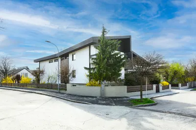 7-Zimmer-Haus kaufen in Wiener Neustadt – 345 m², € 770.000 – Bild 2 von 12