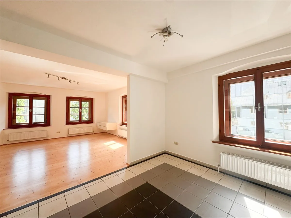 traumhafte 4 Zimmer Stadtwohnung in der Riedenburg - Ansicht 3