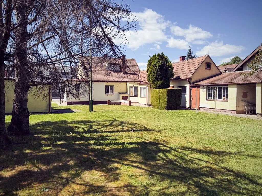 Bestand revitalisieren oder neu durchstarten ? 861 m² Grundstück mit Entwicklungspotenzial! - Ansicht 2