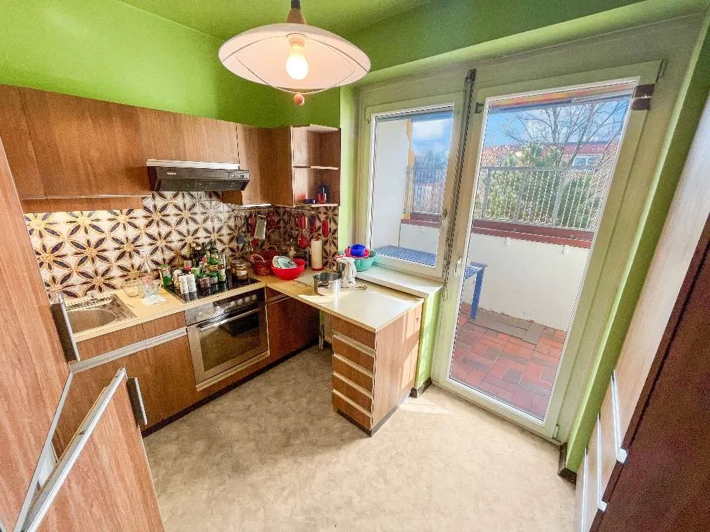 Absolute Ruhelage: 4 Zimmer-Wohnung mit Loggia, Lift, und perfekter Infrastruktur in LKH Nähe! - Ansicht 2