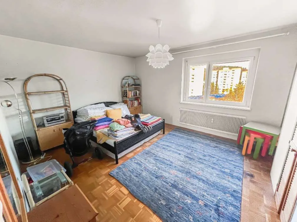 Absolute Ruhelage: 4 Zimmer-Wohnung mit Loggia, Lift, und perfekter Infrastruktur in LKH Nähe! - Ansicht 3