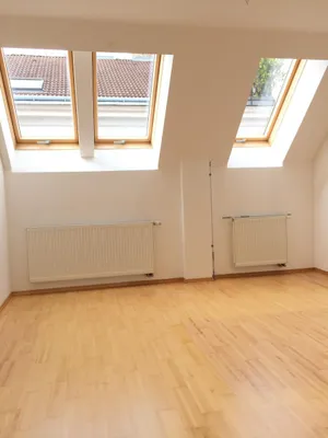 Helle 2-Zimmer DG Wohnung / bitte keine Makler – Bild 3