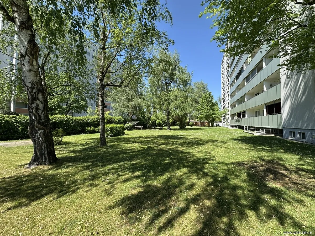 4-Zimmer-Wohnung mit Loggia in Top-Lage - ideale Startwohnung mit großem Gestaltungspotenzial - Ansicht 2