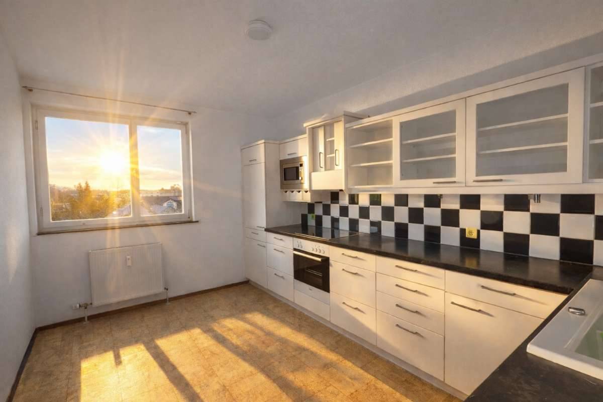 Sonnige 4,5 -Zimmer-Wohnung mit Lift & Parkplatz - Ansicht 3
