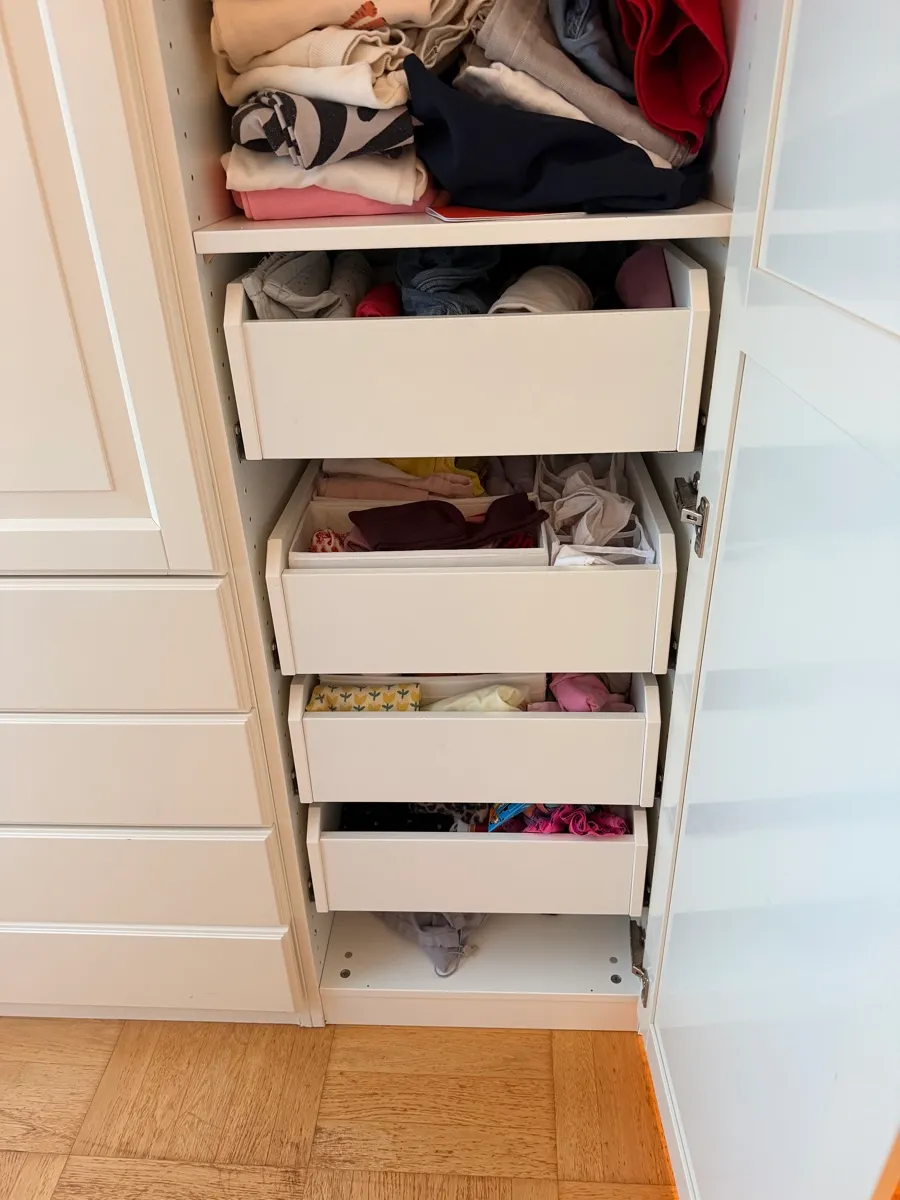 IKEA Schrankkombination mit vielen Schubladen - weiß / Landhausstil, € 349,- (1180 Wien)