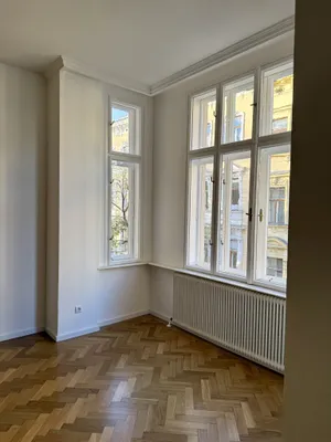 Repräsentative Altbauwohnung mit Balkon und Loggia (Erstbezug nach Sanierung) – Bild 3