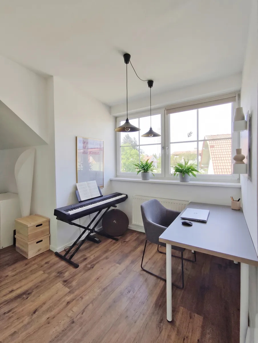 Charmante 2-Zimmer-Dachgeschosswohnung mit Terrasse und Bergblick – pohled 2
