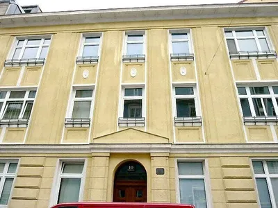 HELLE ALTBAUWOHNUNG IN RUHELAGE NÄHE BAHNHOF FLORIDSDORF !
