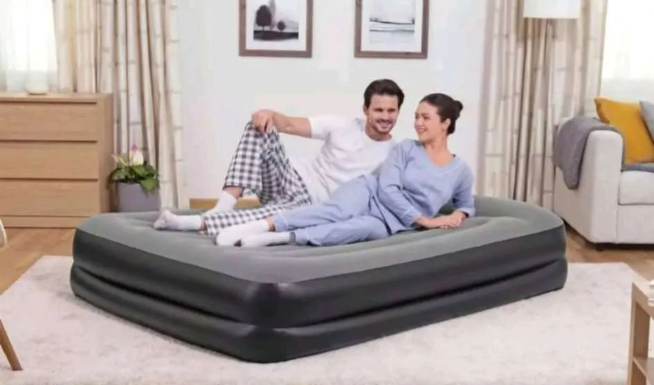 NEU* Selbstaufblasbares Gästebett Luftbett mit integrierter elektrischen Pumpe. 203 cm x 152 cm x 46 cm (ovp), € 45,- (1100 Wien)