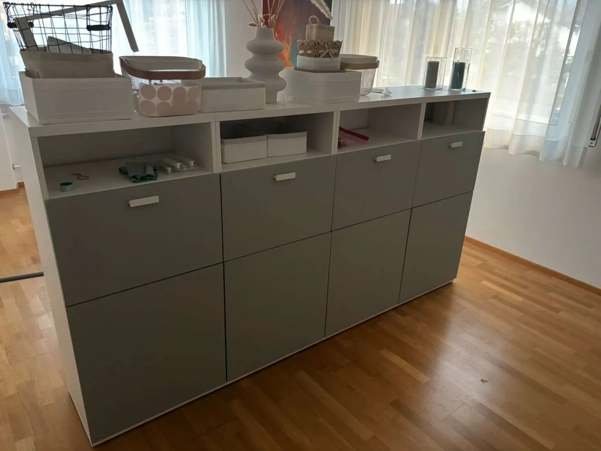 IKEA BESTÅ Schrank / Korpus weiß - 60 cm breit, 130 cm hoch, € 25,- (6830 Rankweil)
