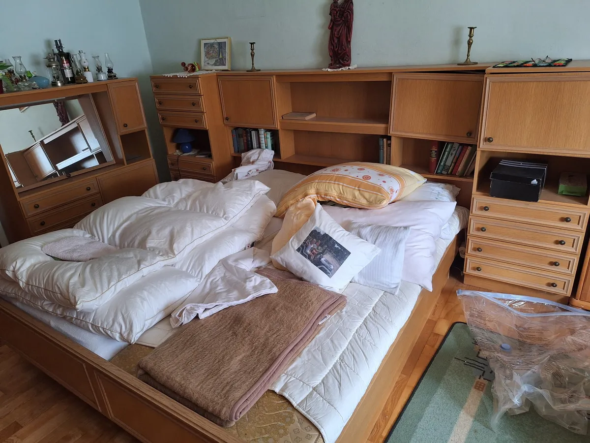 Zu verschenken: Komplett-Schlafzimmer - Schlafzimmer (Zustand: Gebraucht)