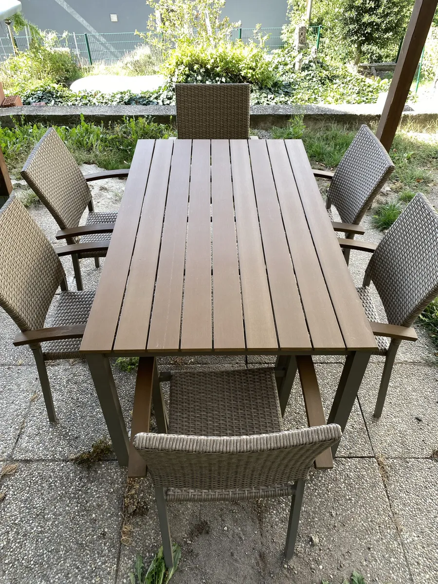 Gartentisch Garnitur 6 Teilig braun/ grau, € 85,- (4320 Perg)