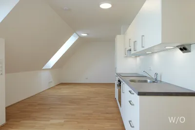 Lichtdurchflutete 3-Zimmer-Dachgeschosswohnung mit Freifläche in U-Bahnnähe | 1120 Wien – Bild 3