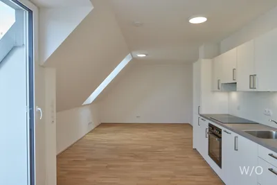Lichtdurchflutete 3-Zimmer-Dachgeschosswohnung mit Freifläche in U-Bahnnähe | 1120 Wien – Bild 2