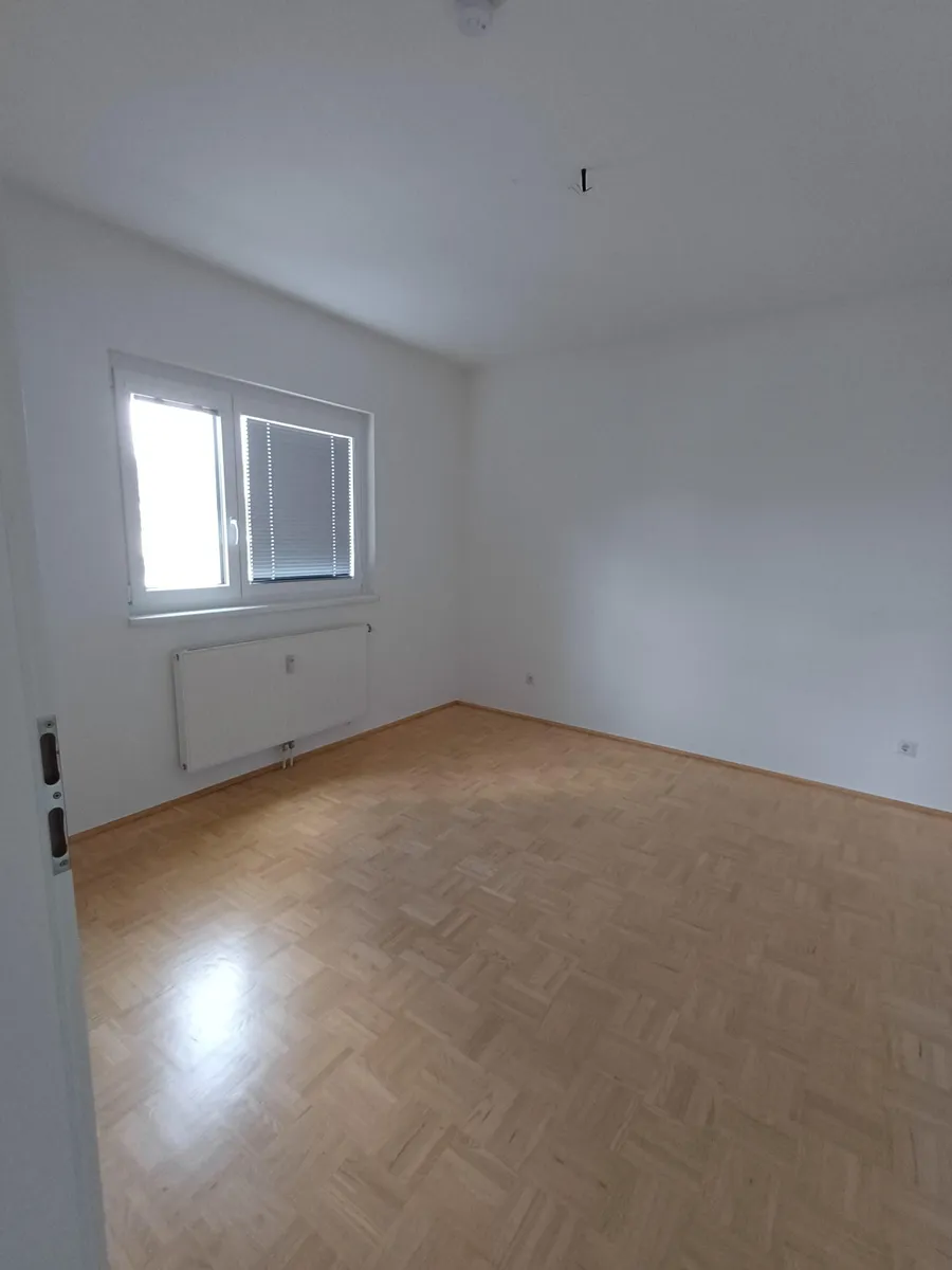 Helle 3-Zimmer-Wohnung im 1. Obergeschoss – pohled 3