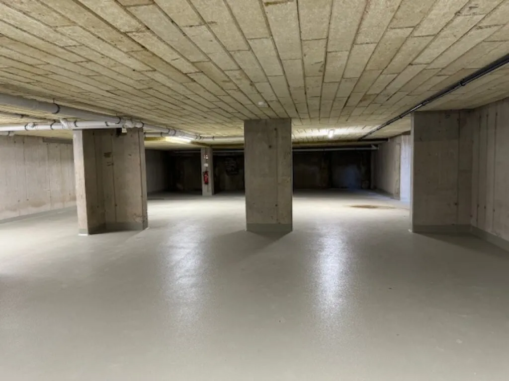 Neuwertige Tiefgarage - 2 Stellplätze in Ebelsberg zu vermieten! - Ansicht 2