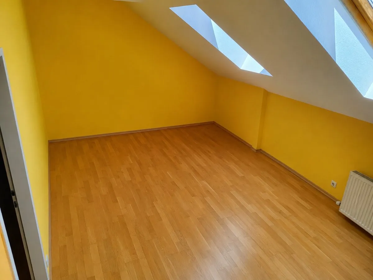 Sonnige Dachgeschoss Wohnung mit Klimaanlage - Ansicht 3