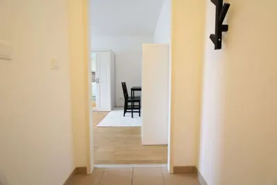 Schön möblierte, helle 1-Zimmer-Wohnung! Kurzzeitvermietung! – Bild 2