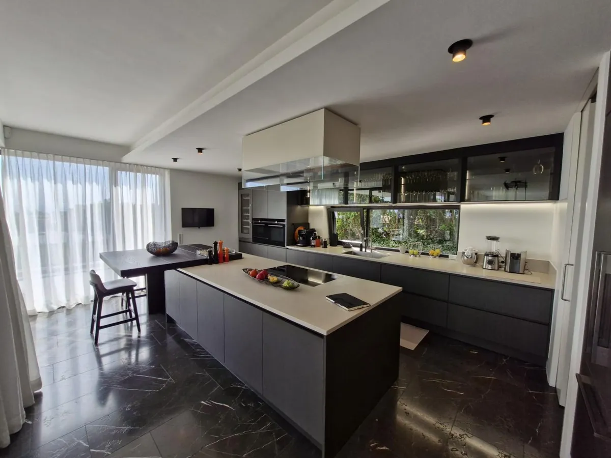 HIGH-END ARCHITEKTENHAUS - TRAUMLAGE - SÜDGARTEN - POOL - TURN-KEY – pohled 3