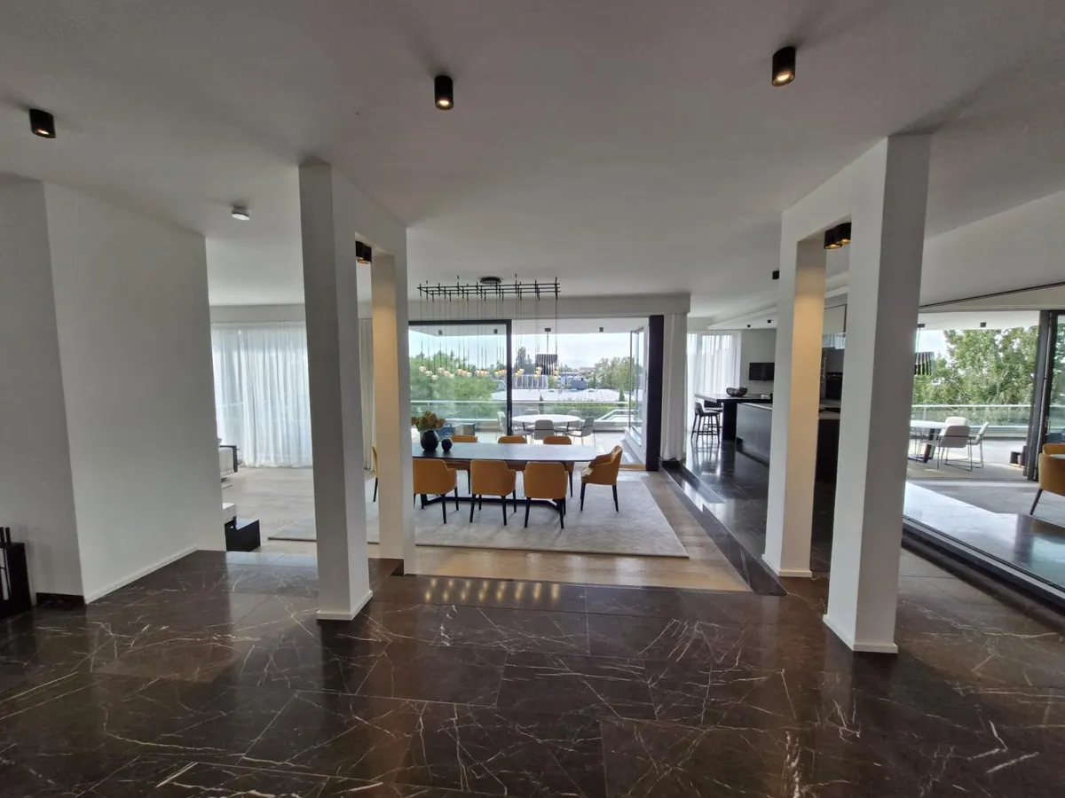 HIGH-END ARCHITEKTENHAUS - TRAUMLAGE - SÜDGARTEN - POOL - TURN-KEY – pohled 2