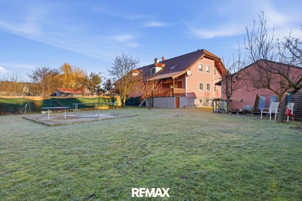 Großzügige Liegenschaft mit Garten, Garage & Terrasse! - Ansicht 2