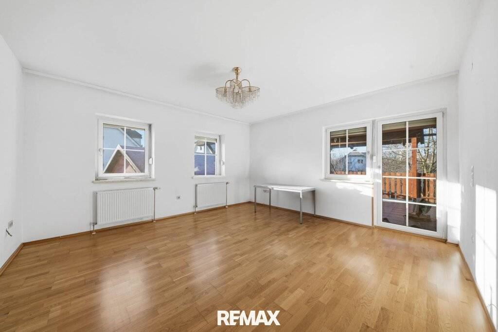 Großzügige Liegenschaft mit Garten, Garage & Terrasse! - Ansicht 3