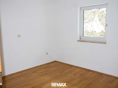Wohnung kaufen in Steyr-Land – 44,05 m², € 69.900 – Bild 2 von 3