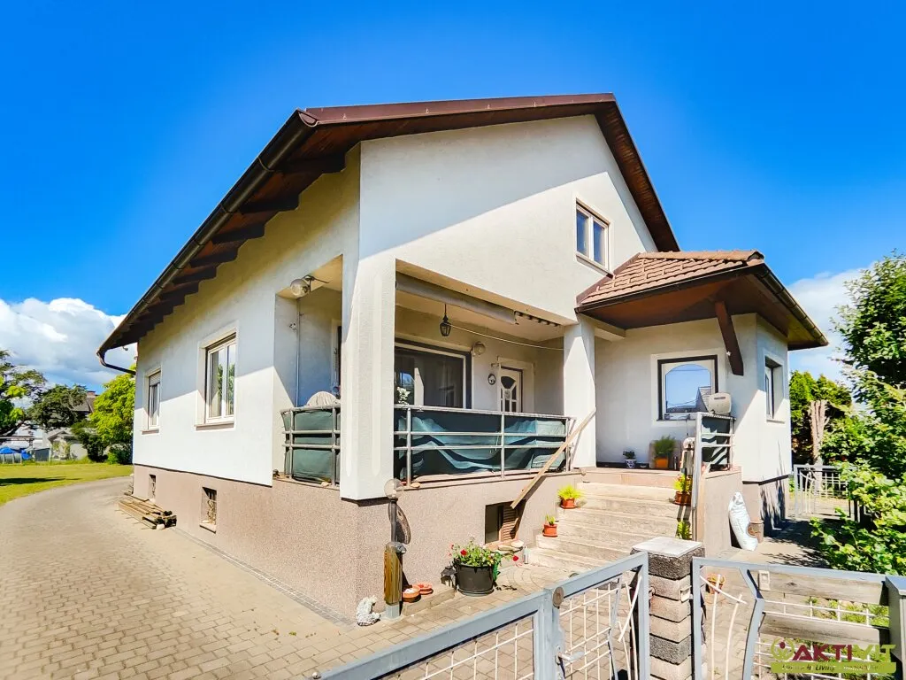 Familienfreundliches Haus mit großem Garten, Ausbaupotenzial, Wintergarten, Kamin und viel Platz zur Entfaltung. – pohled 3