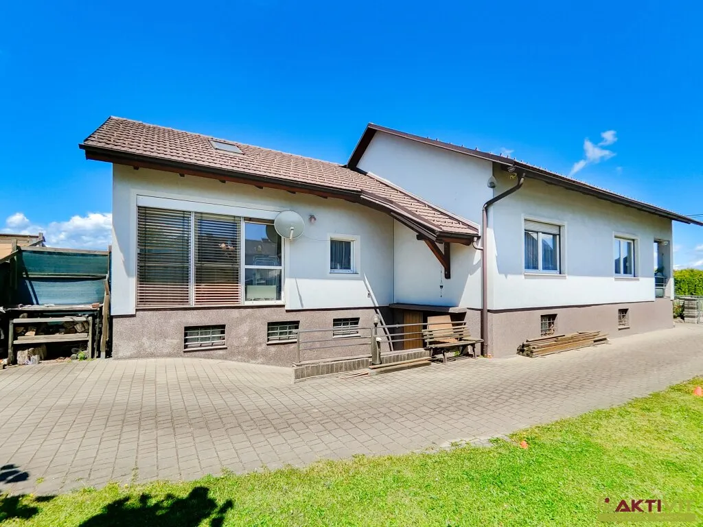Familienfreundliches Haus mit großem Garten, Ausbaupotenzial, Wintergarten, Kamin und viel Platz zur Entfaltung. – pohled 2