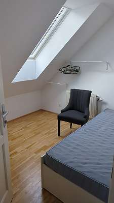 Helles WG Zimmer in einer Dachgeschosswohnung in ruhiger Lage! – Bild 2