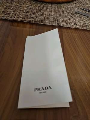 Prada Umschlag