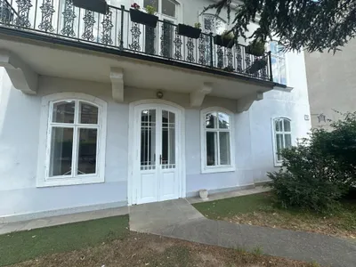 !! 1130 Wien, Speising !! Exklusive 150m2 Altbauwohnung in prachtvoller Villa mit großem Eigengarten und Pool zu vermieten! – Bild 2