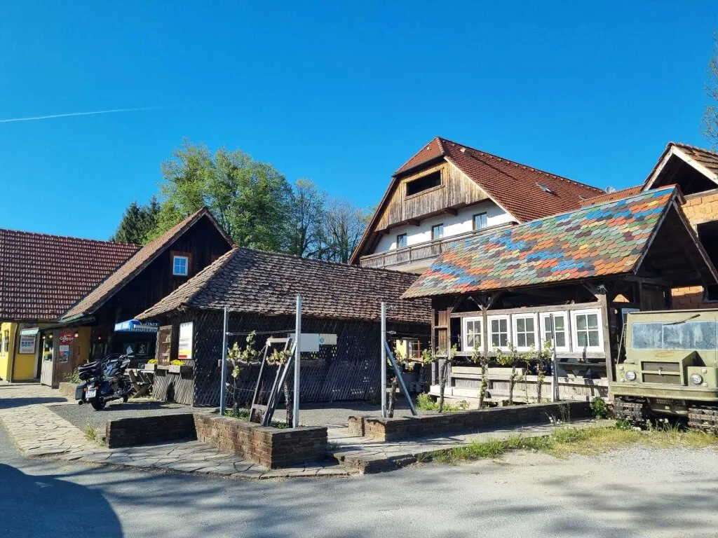 Ihr Traum vom Eigenweingarten und Boutique-Hotel kann jetzt wahr werden ! - Ansicht 2