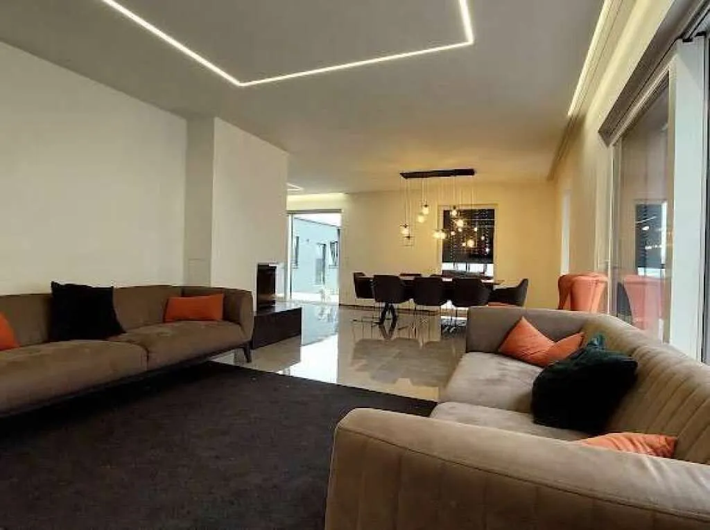 Neuwertiges Einfamilienhaus in Oberzirking, 5 Zimmer, Garten, Garage, 187m² Wohnfläche – pohled 3