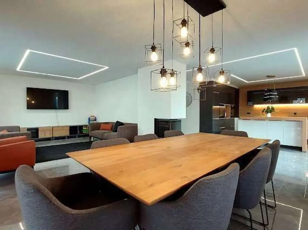 Neuwertiges Einfamilienhaus in Oberzirking, 5 Zimmer, Garten, Garage, 187m² Wohnfläche – pohled 2