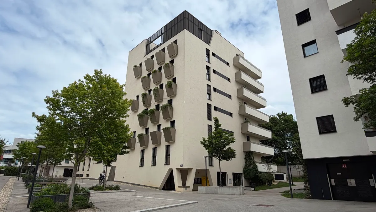 Neubau, 4 Zimmer - absolute Grünruhelage mit direktem Blick in den Otto-Benesch-Park - Ansicht 2