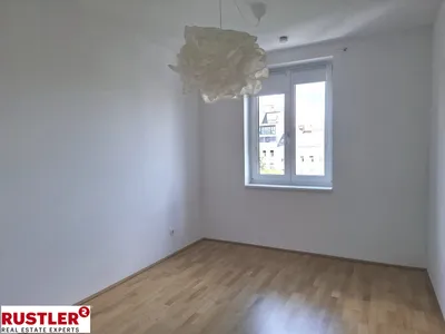 Lichtdurchflutete 2 Zimmerwohnung an der U6