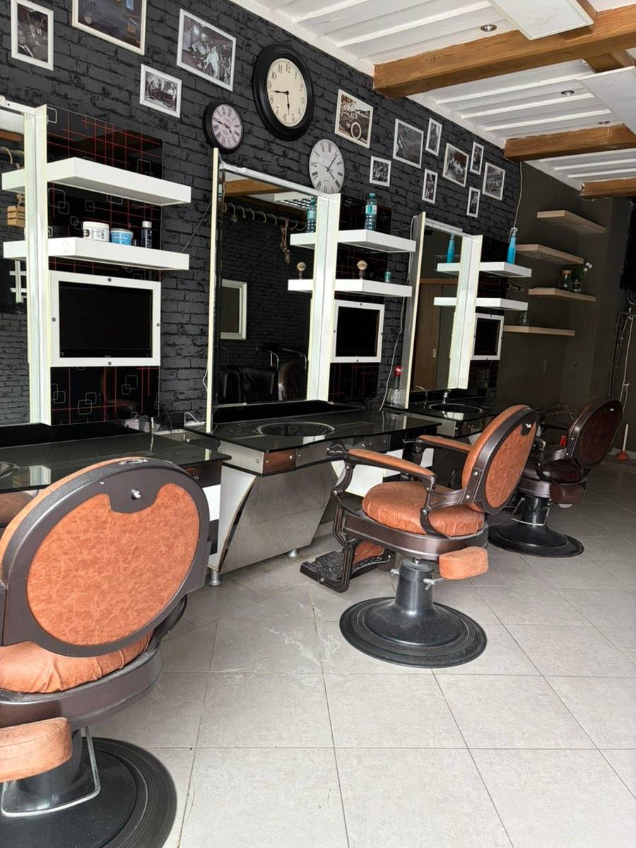 Geschäftslokal in Wels - ideal für Frisör, Barber oder dein eigenes Konzept - Ansicht 2