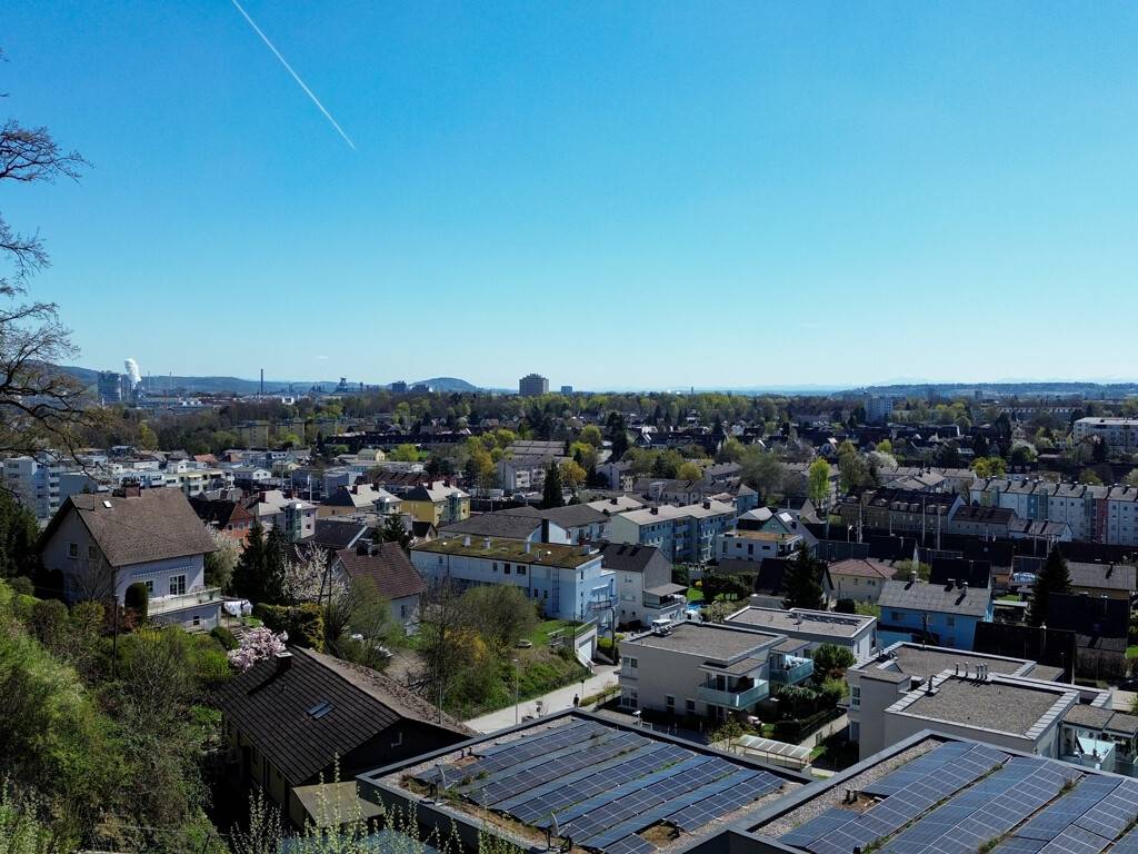 Einzigartige Hanglage. Atemberaubender Fernblick. Ihr zukünftiges Refugium in Leonding auf 2127 m² – pohled 2