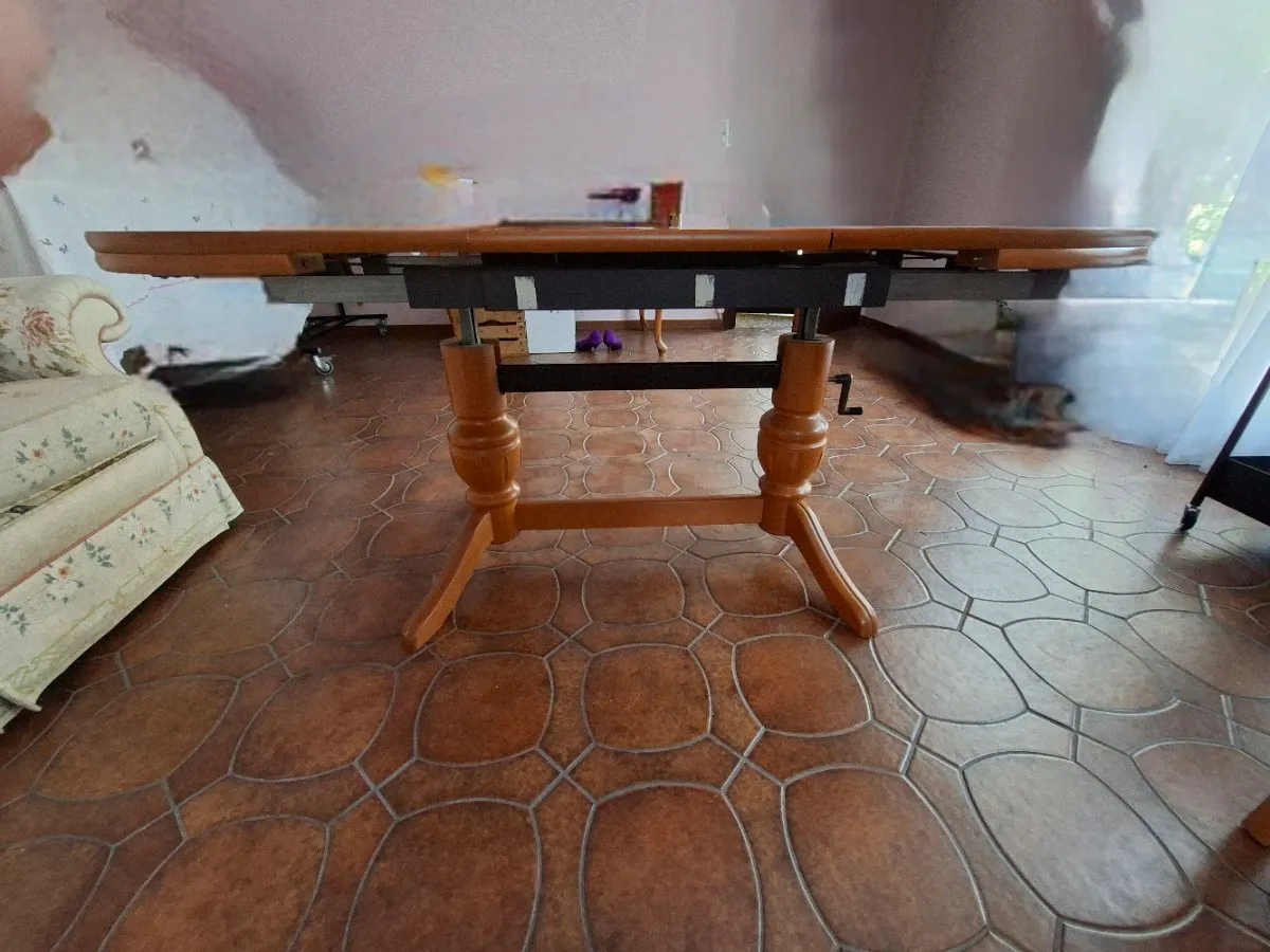 Coutsch Tisch zum Esstisch raufkurbeln, € 50,- (1220 Wien)