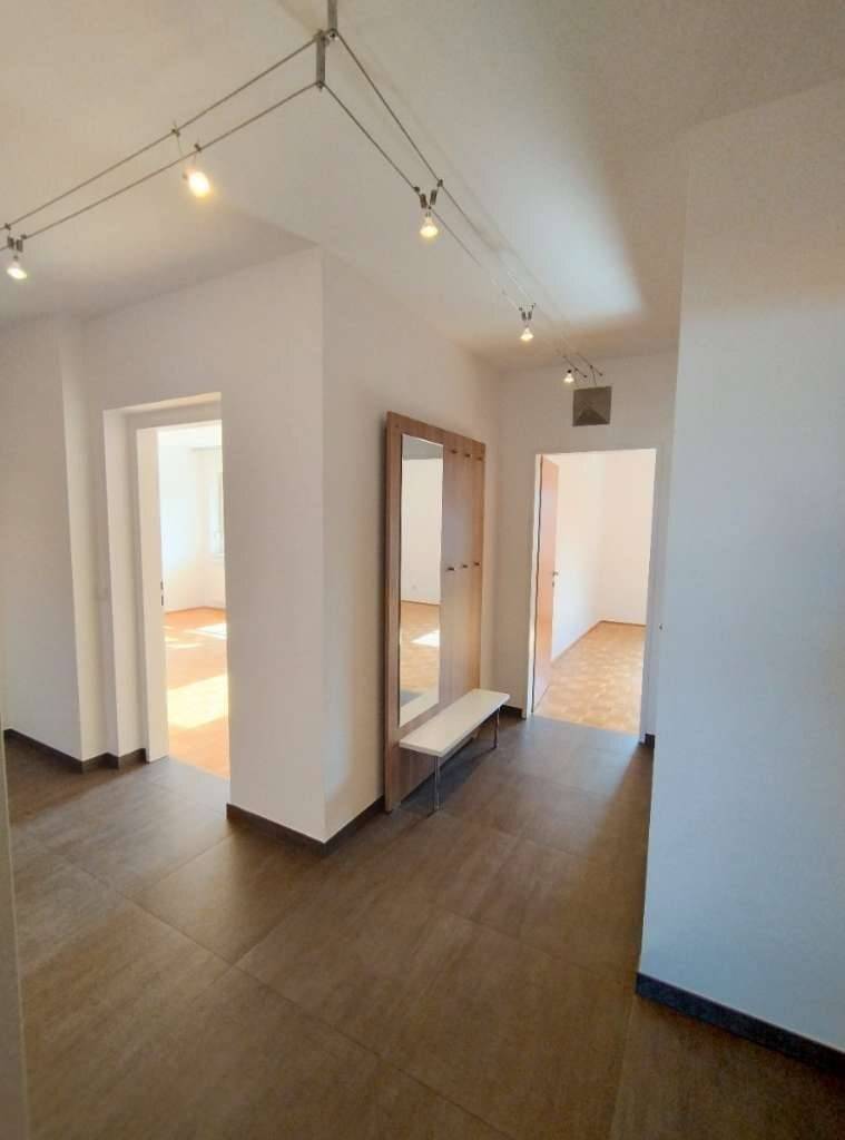 Sonnige 4-Zimmer-Familienwohnung mit Loggia und Traunsteinpanorama - Ansicht 2